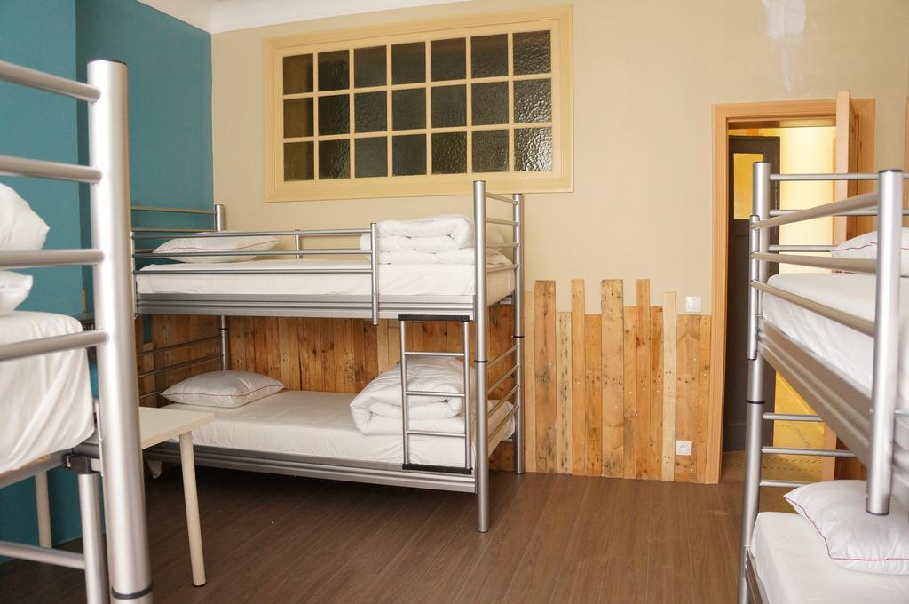Es Hostel Saint-Gilles ภายนอก รูปภาพ