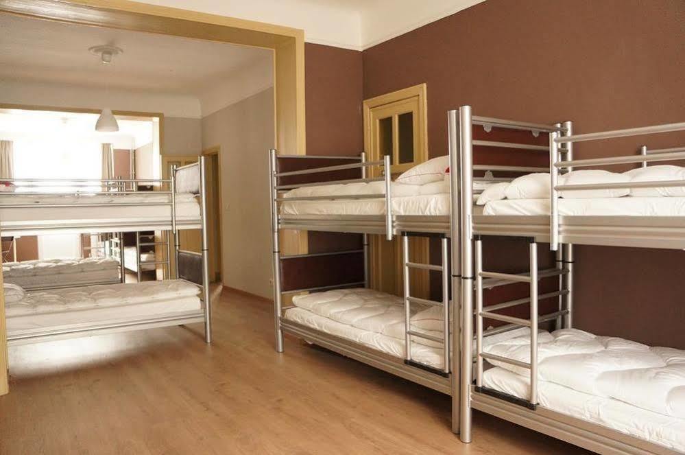 Es Hostel Saint-Gilles ภายนอก รูปภาพ